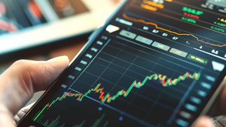 Revolutionizing Finance: Exploring DLCs with Philipp Hoenisch